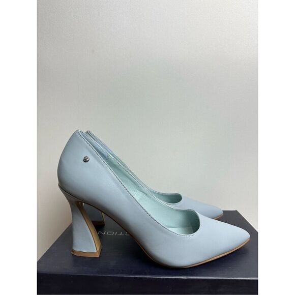 Women's Raven Flared Heel Pumps - Picture 10 of 12